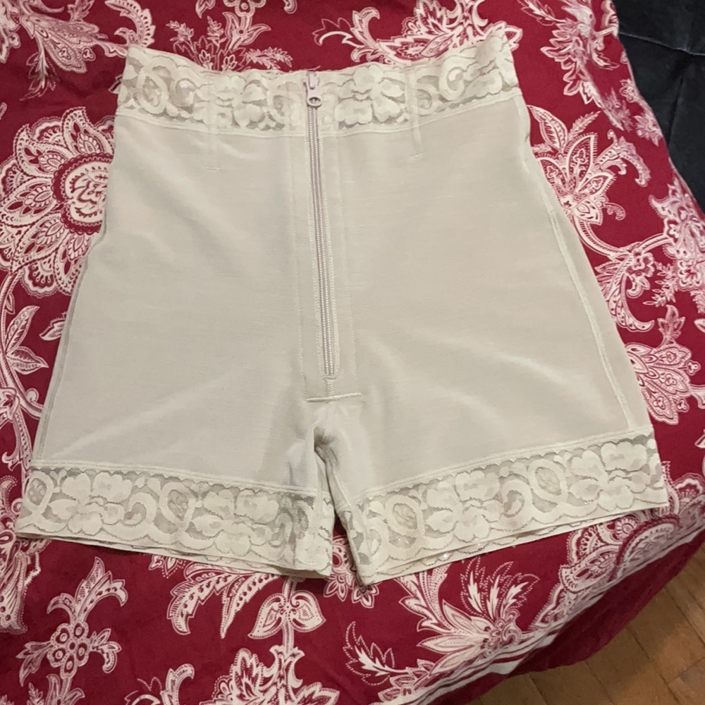 Shaping Shorts - Picture 7 of 13